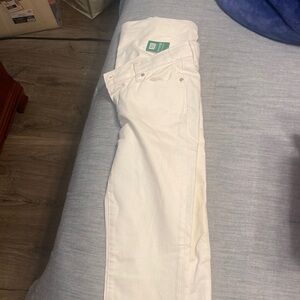White GAP maternity jeans. NWT, never been worn. Bought this season
